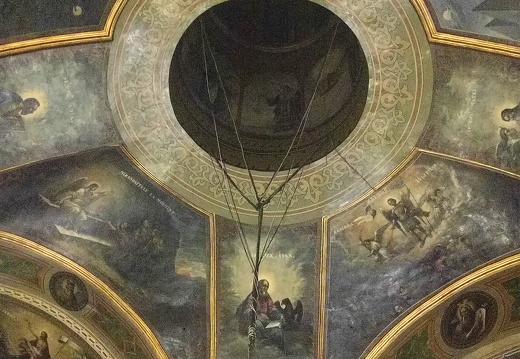 L'intérieur de l'église orthodoxe Ziatari